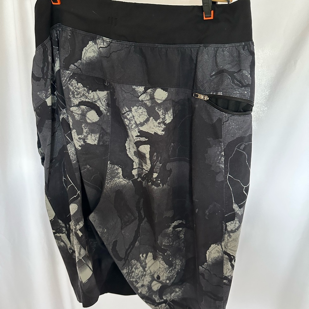 Mens L Lululemon Core Short.